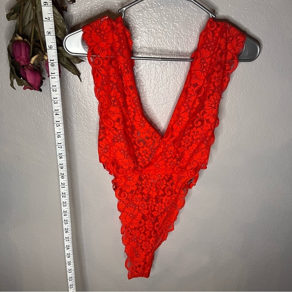 We are HAH! Cut 2 the Chase double deep V recycled red lace bodysuit, sz med EUC - Picture 10 of 13